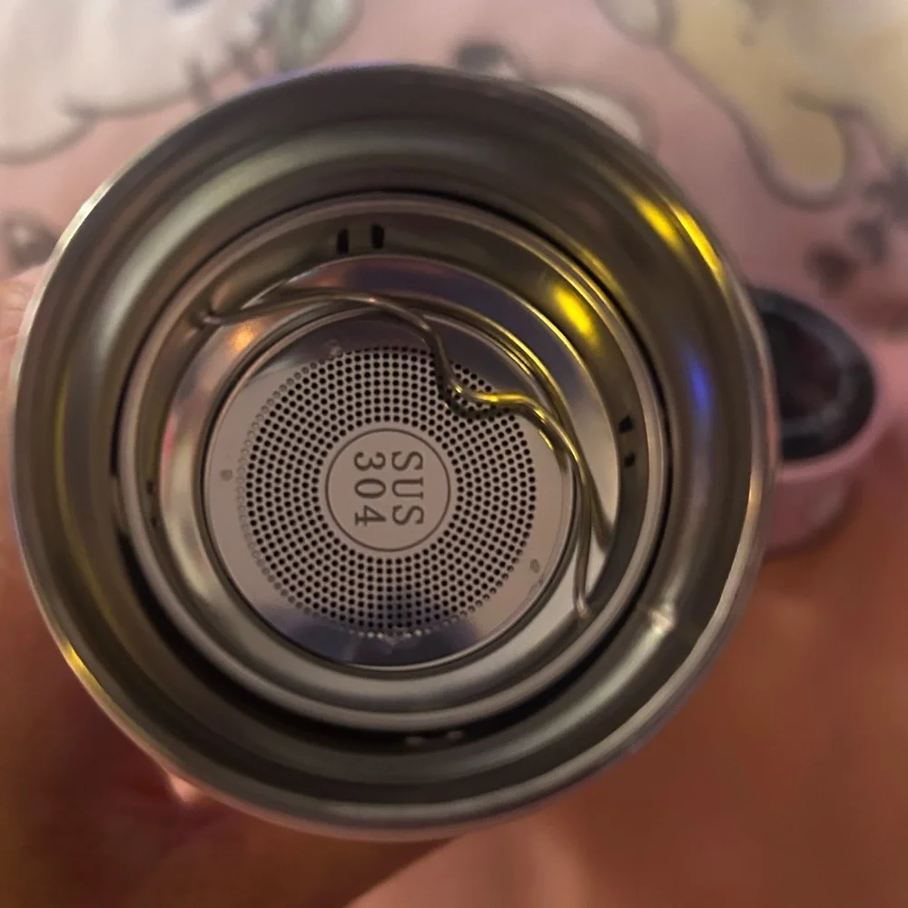 Hello Kitty smart thermos tumbler with temperature display - Picture 2 of 4